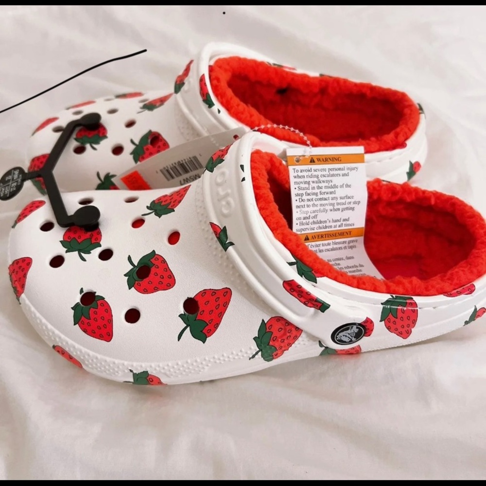 Crocs strawberry size 8